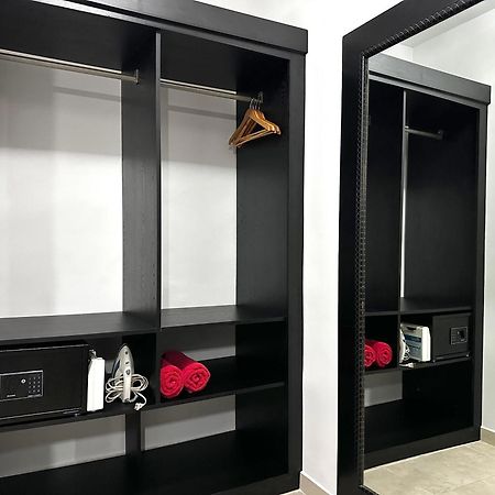 Ladybugs Apartments Palm Beach Bagian luar foto