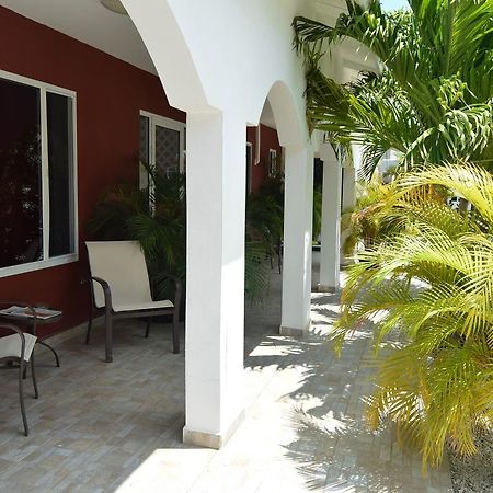 Ladybugs Apartments Palm Beach Bagian luar foto