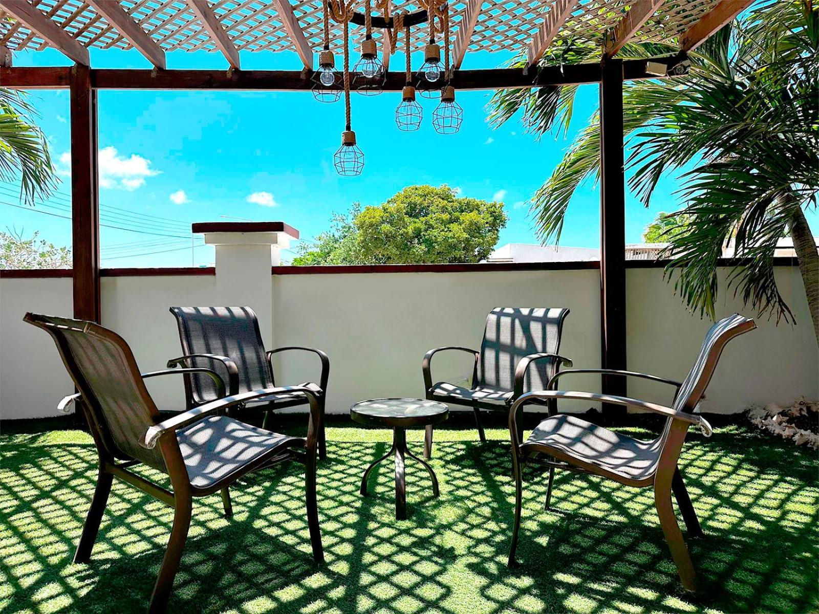 Ladybugs Apartments Palm Beach Bagian luar foto