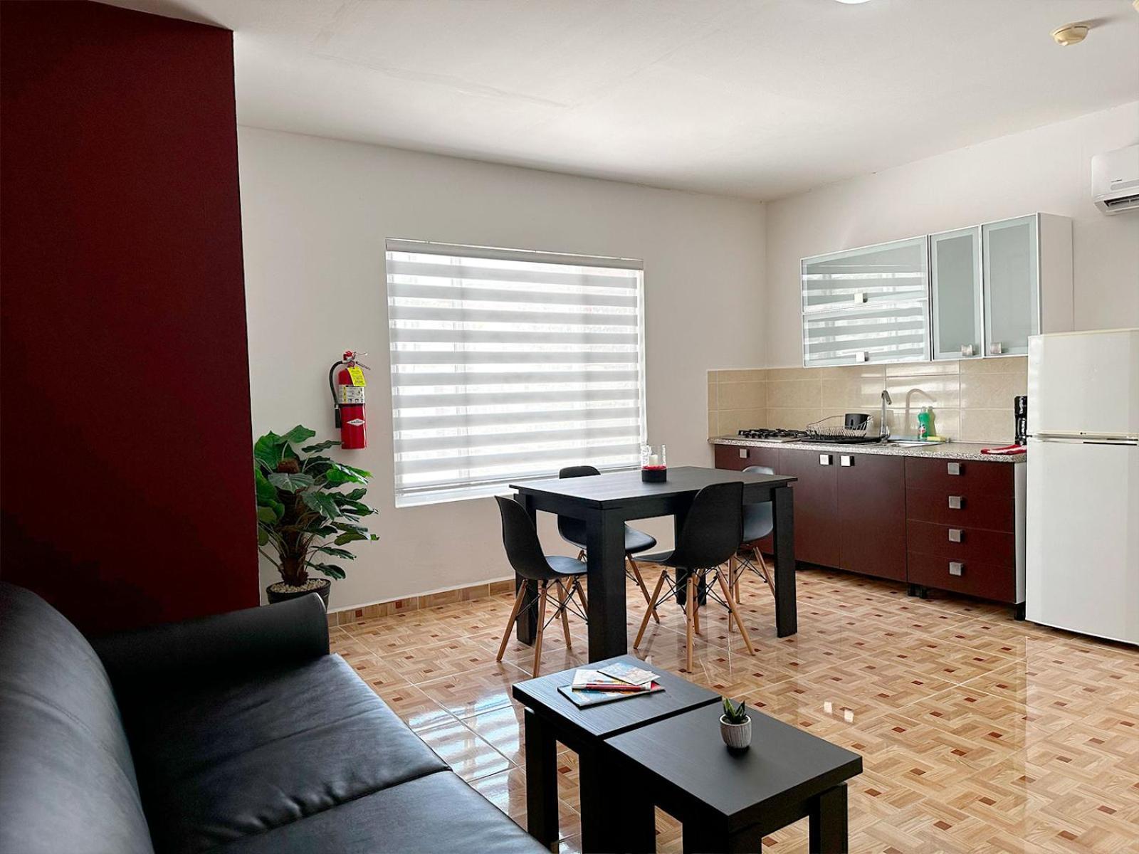 Ladybugs Apartments Palm Beach Bagian luar foto