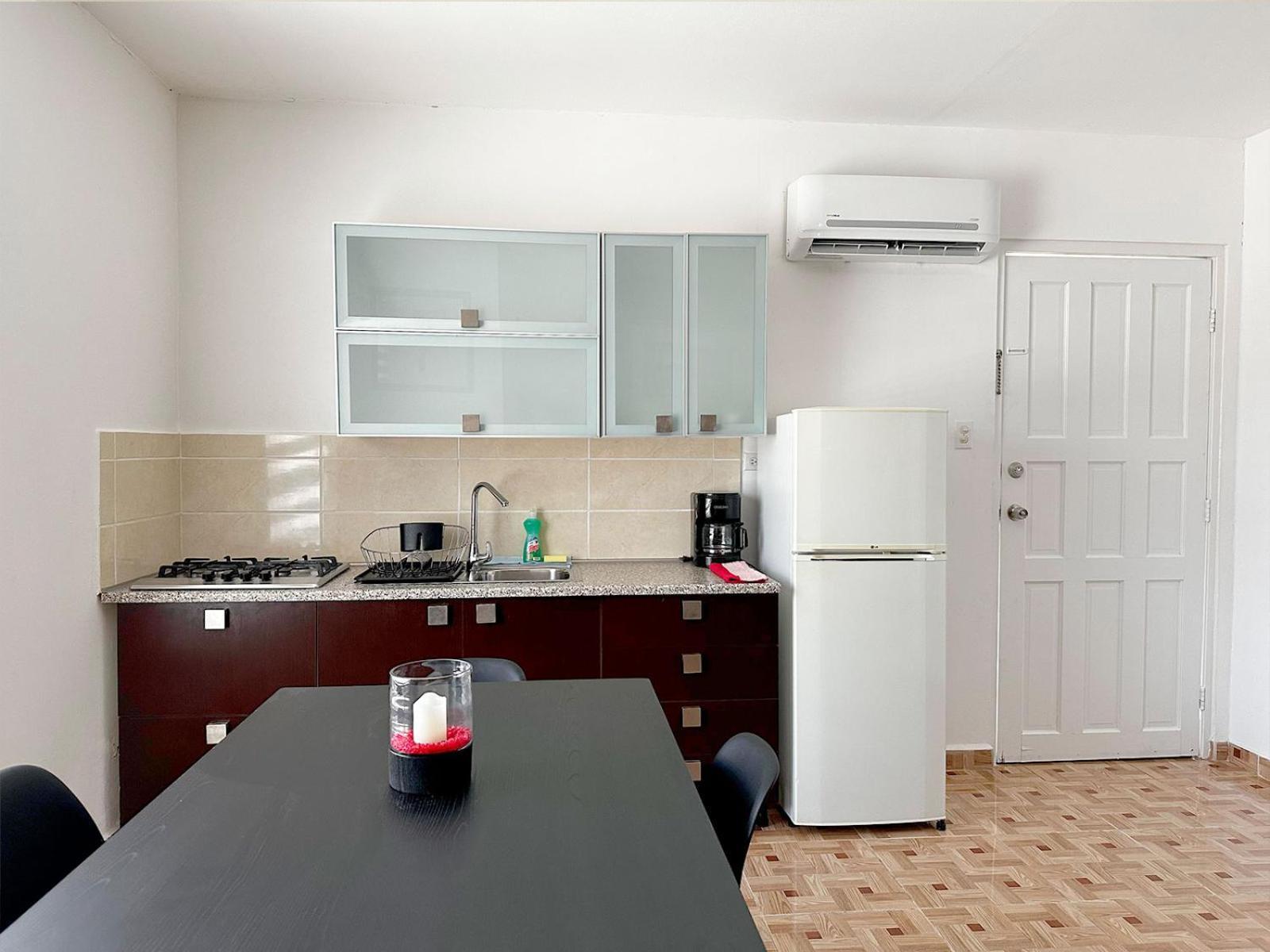 Ladybugs Apartments Palm Beach Bagian luar foto