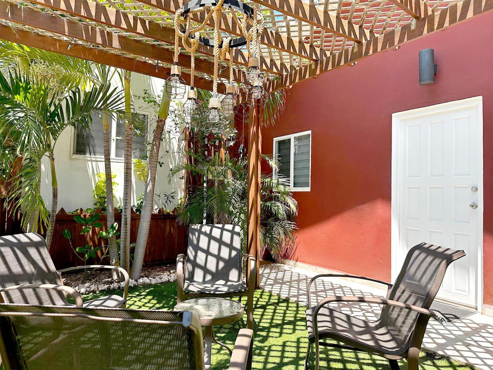 Ladybugs Apartments Palm Beach Bagian luar foto