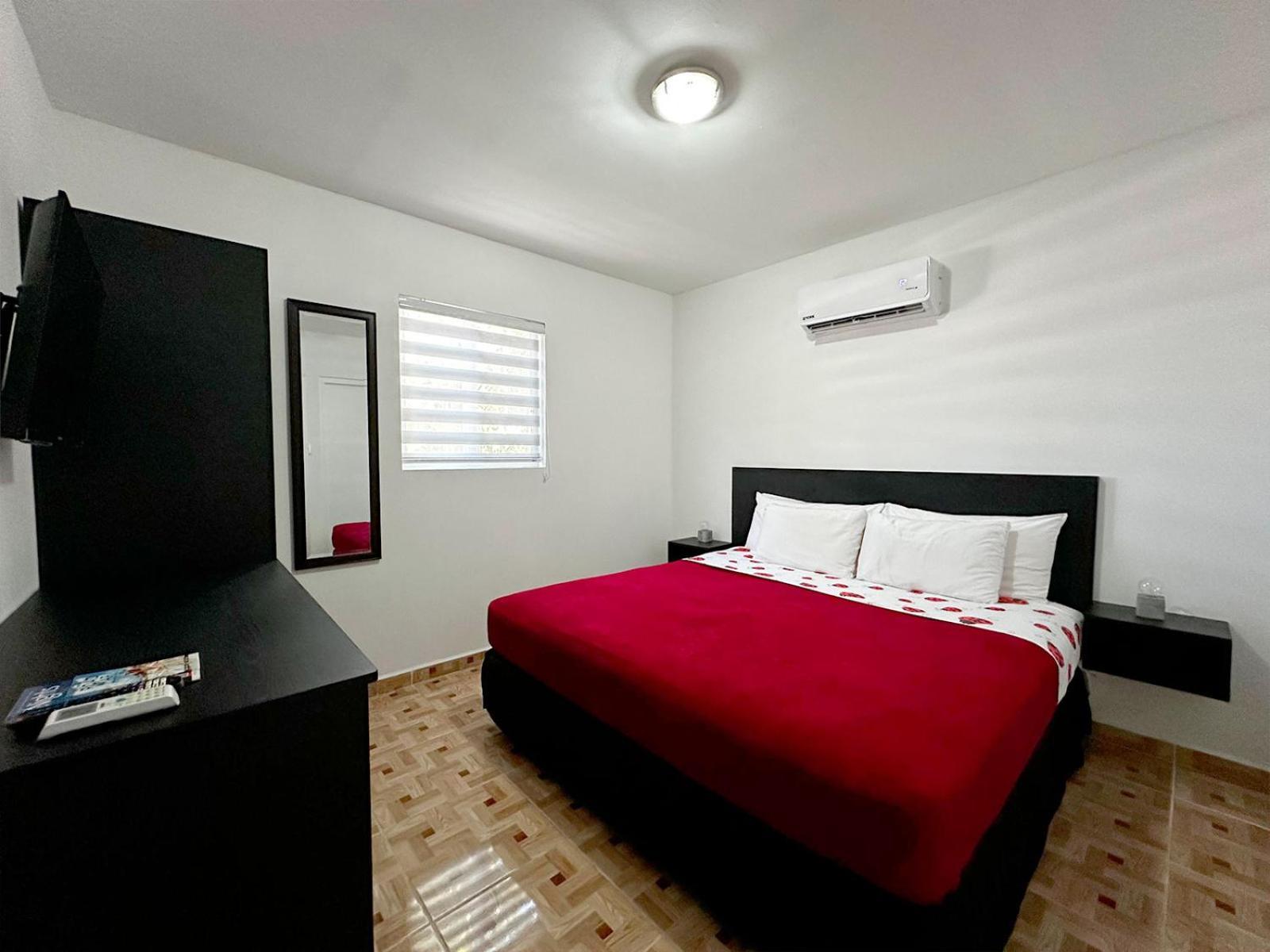 Ladybugs Apartments Palm Beach Bagian luar foto