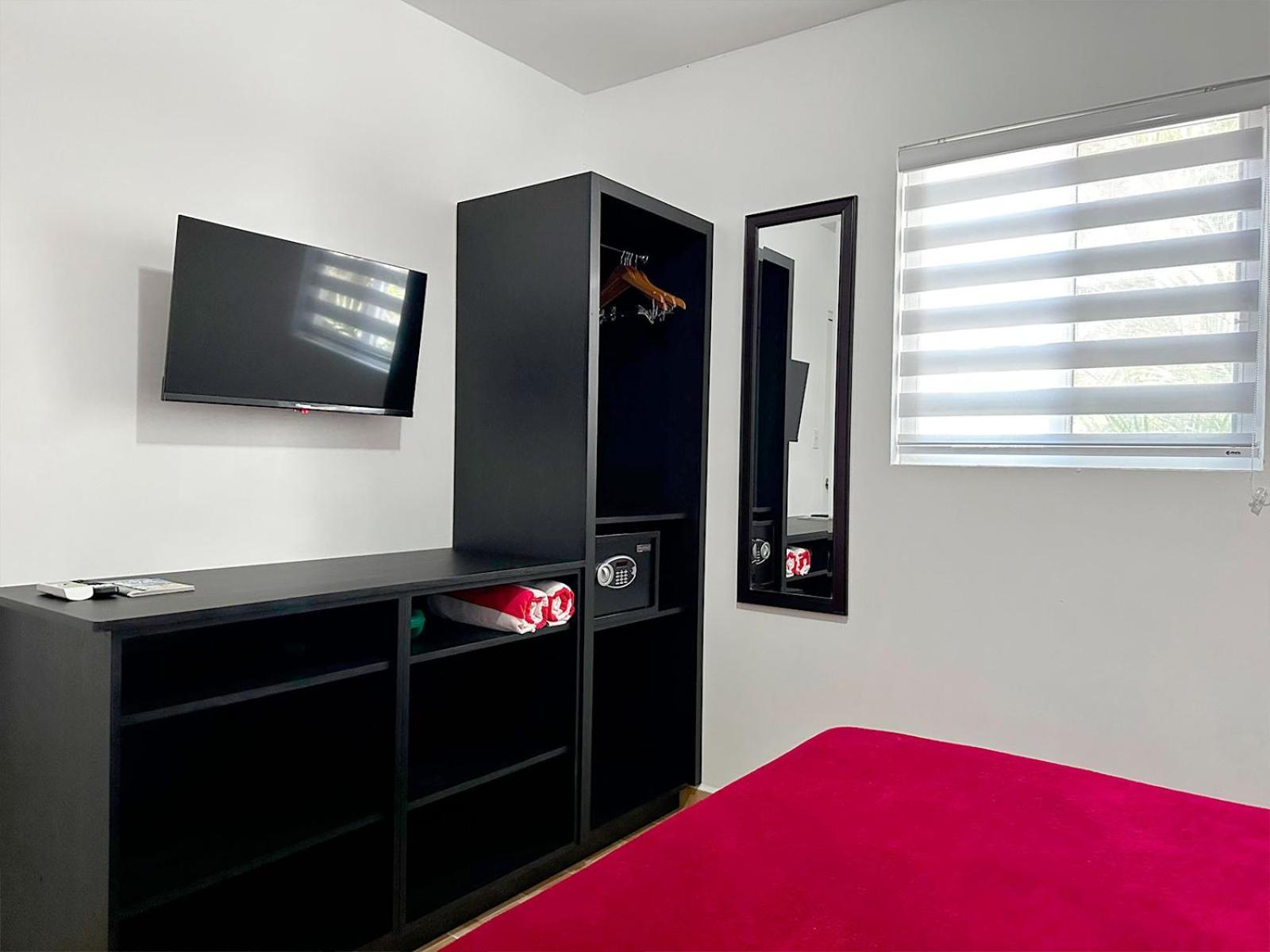 Ladybugs Apartments Palm Beach Bagian luar foto