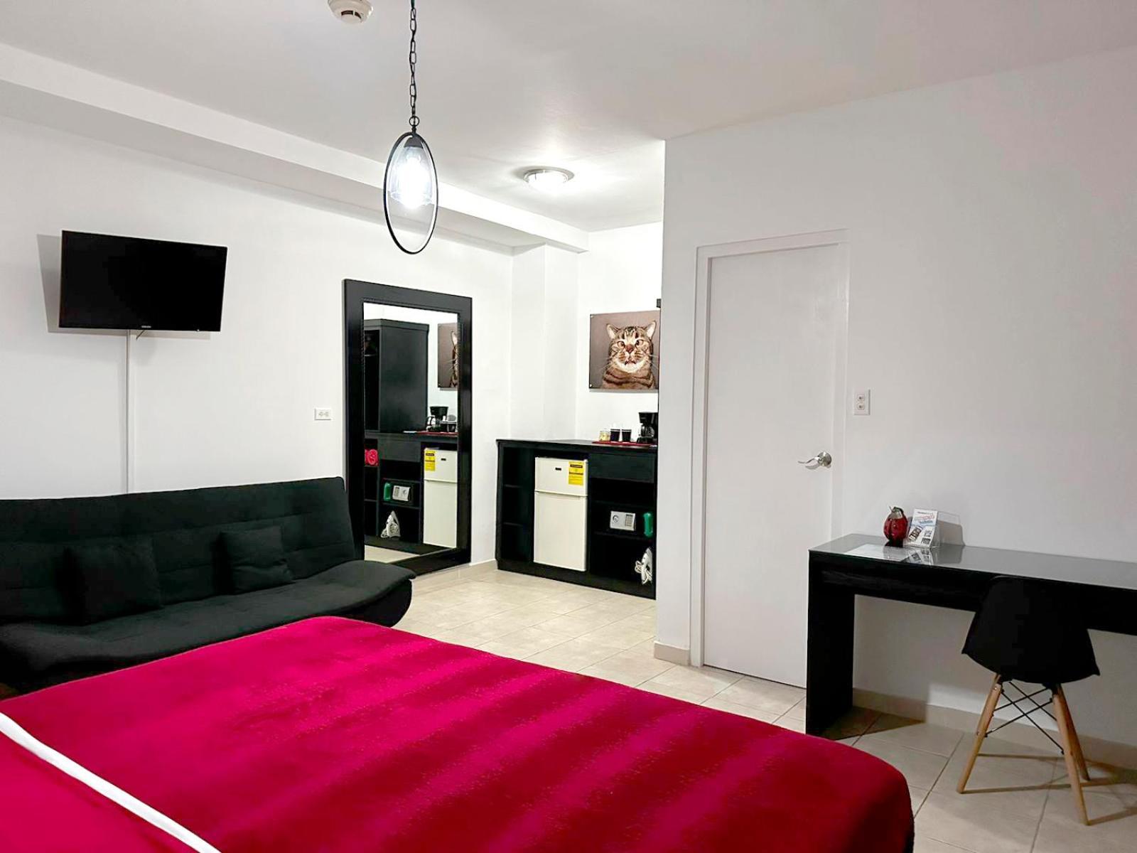 Ladybugs Apartments Palm Beach Bagian luar foto