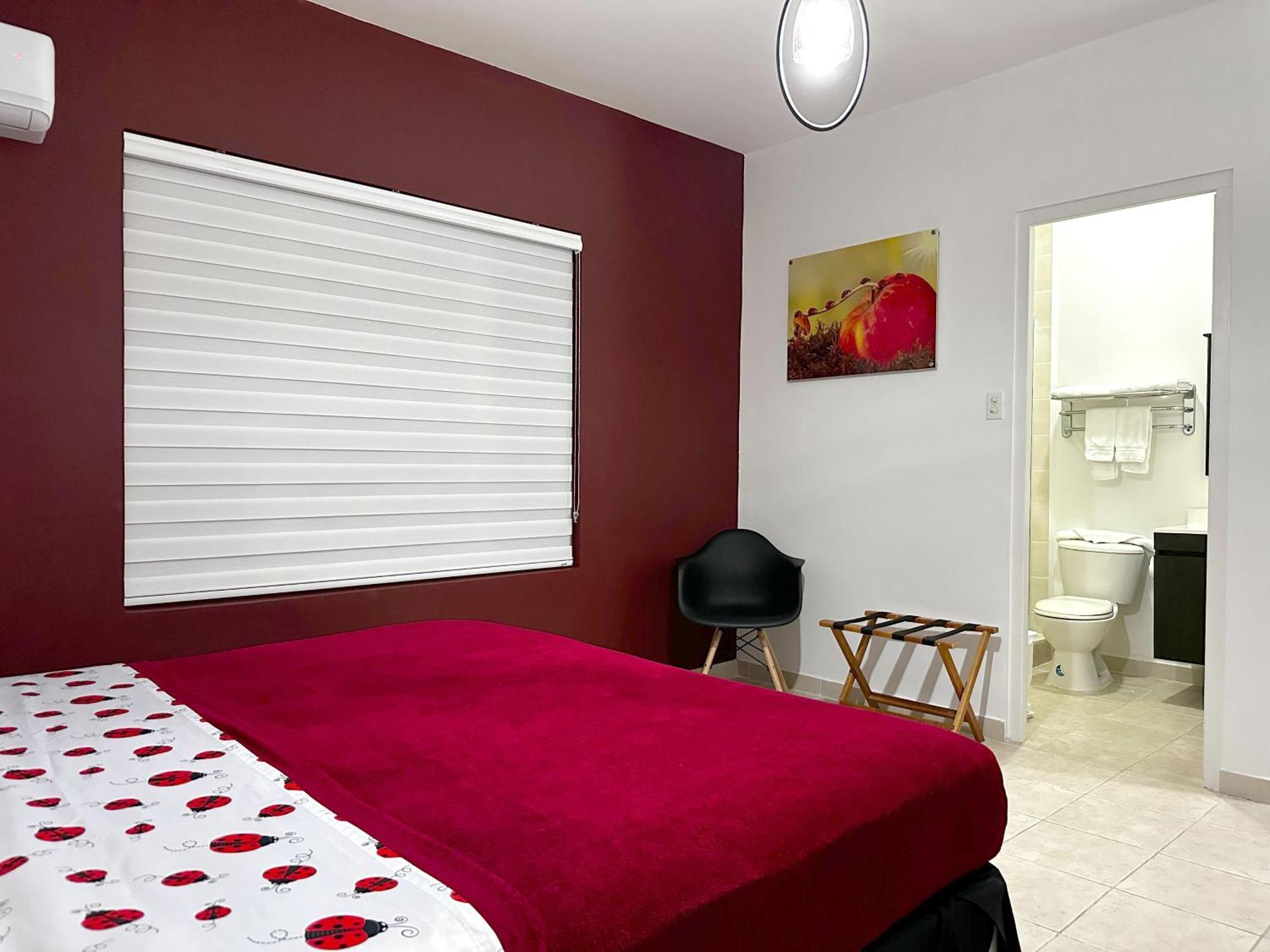 Ladybugs Apartments Palm Beach Bagian luar foto