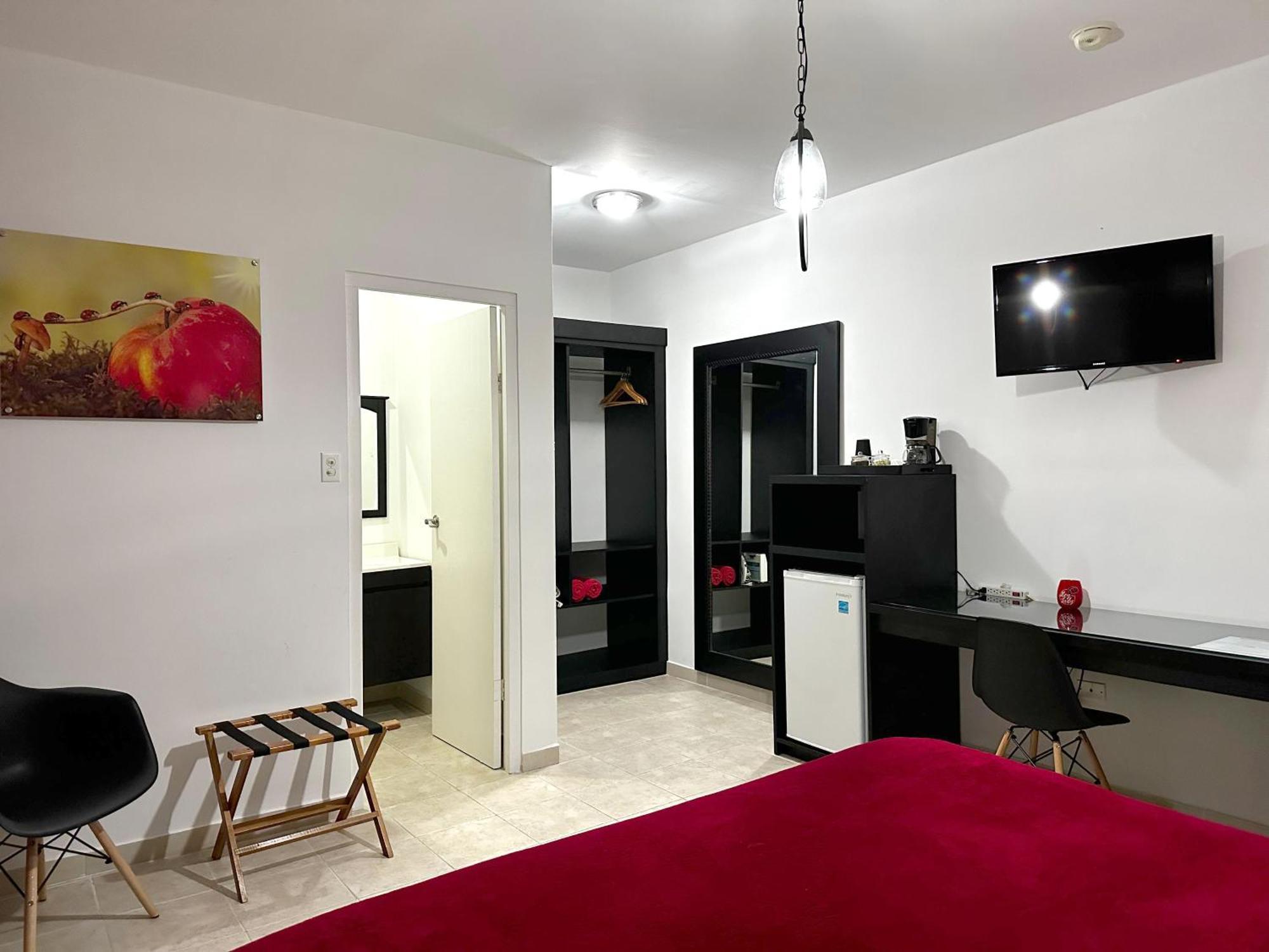 Ladybugs Apartments Palm Beach Bagian luar foto