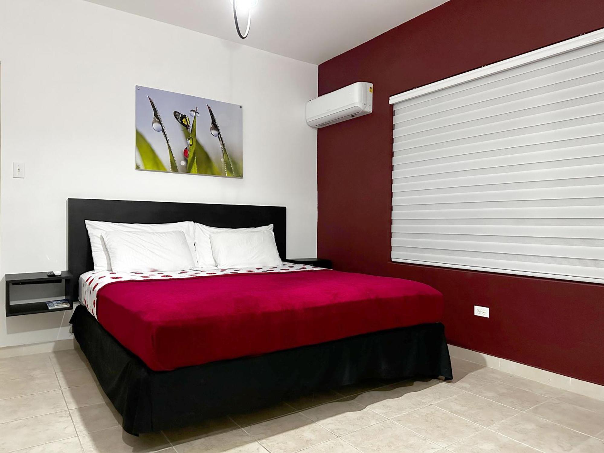 Ladybugs Apartments Palm Beach Bagian luar foto