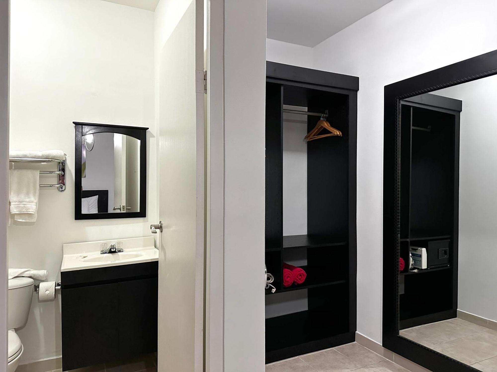 Ladybugs Apartments Palm Beach Bagian luar foto