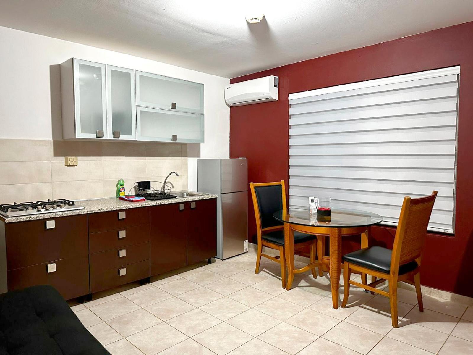 Ladybugs Apartments Palm Beach Bagian luar foto