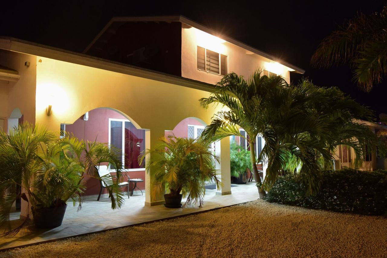 Ladybugs Apartments Palm Beach Bagian luar foto