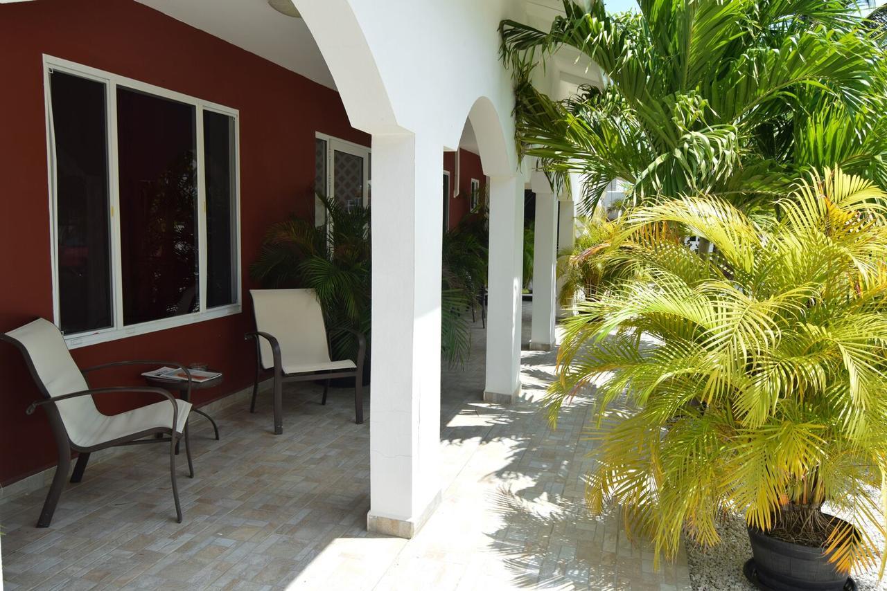 Ladybugs Apartments Palm Beach Bagian luar foto