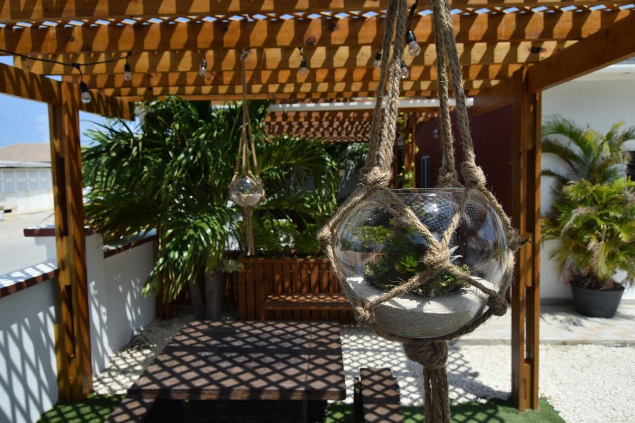 Ladybugs Apartments Palm Beach Bagian luar foto